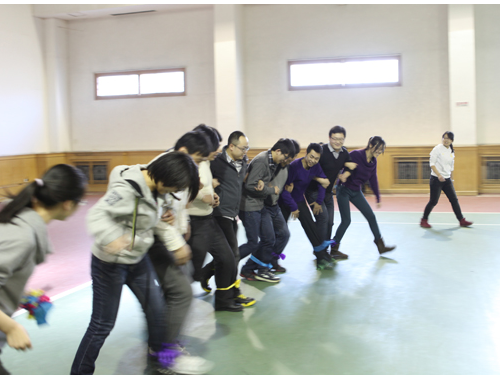 基康公司隆重召開(kāi)2012年度總結(jié)暨先進(jìn)表彰大會(huì)2-1.png